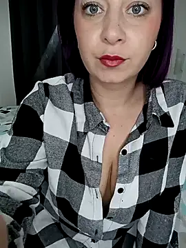 Chaudesquirt online show from 5, 2, 2025