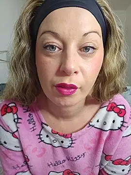 Chaudesquirt online show from 12, 1, 2026