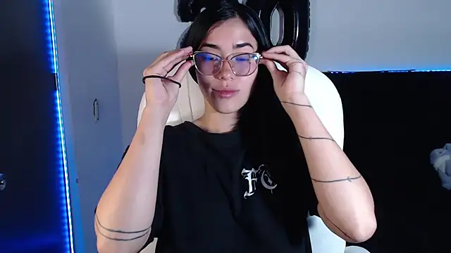 LESLIEBLACK  online show from 12, 3, 2025