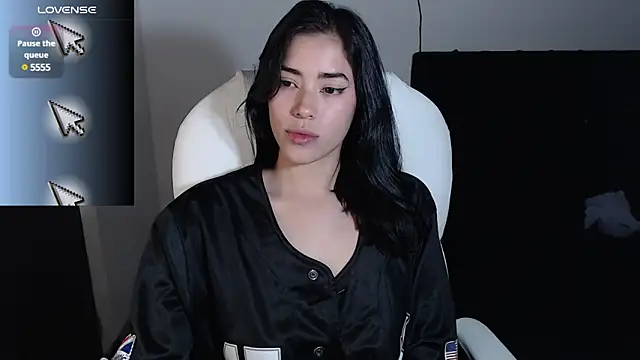 LESLIEBLACK  online show from 27, 2, 2025