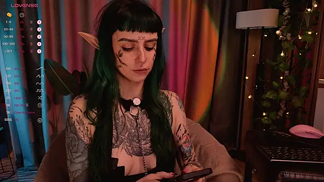 MichaellaMoon online show from 2, 2, 2025