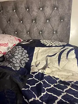 Iris lee online show from 17, 3, 2025