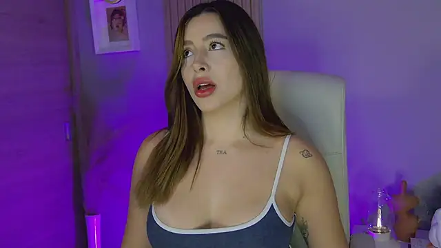 Snapshot of Alessia-miller_ chatting on 31, 12, 2024 Alessia-miller online show from 31, 12, 2024