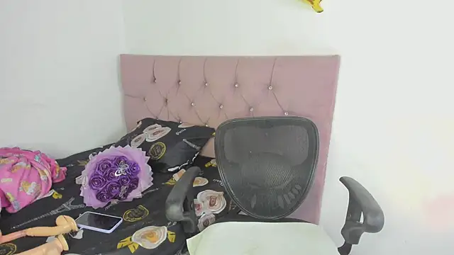 nicol jone1 online show from 13, 4, 2026