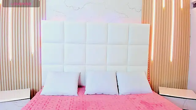 Iris Thompson  online show from 11, 10, 2025