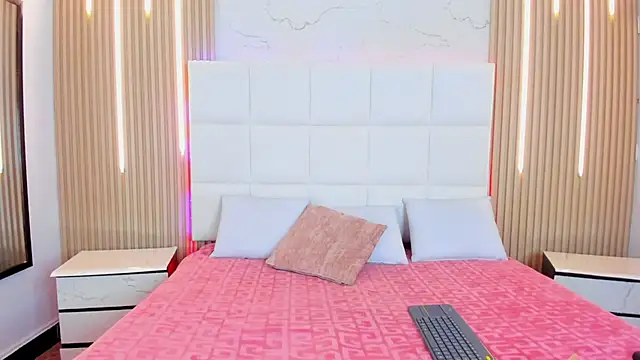 Iris Thompson  online show from 31, 10, 2025