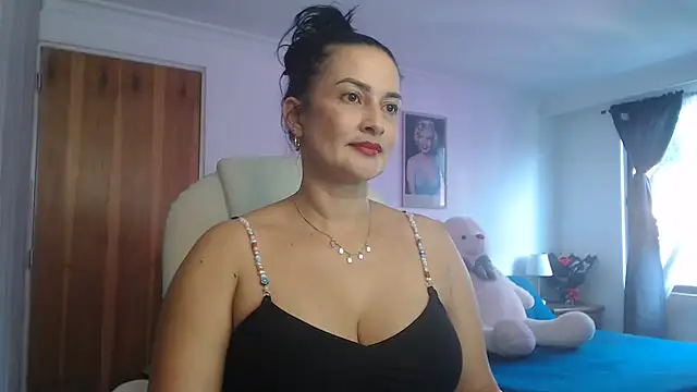 Snapshot of lucy_diiaz chatting on 13, 9, 2025 lucy diiaz online show from 13, 9, 2025