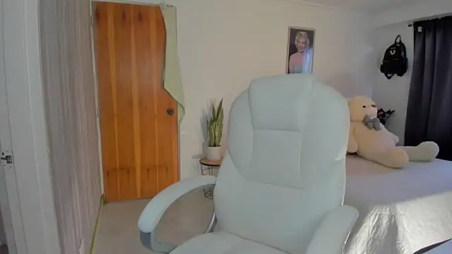 Snapshot of lucy_diiaz chatting on 24, 9, 2025 lucy diiaz online show from 24, 9, 2025