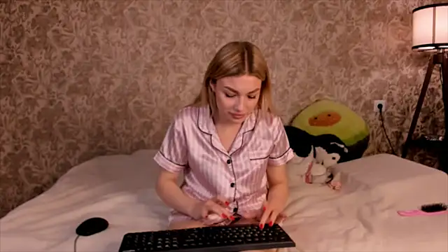 Ella Milla online show from 3, 3, 2025