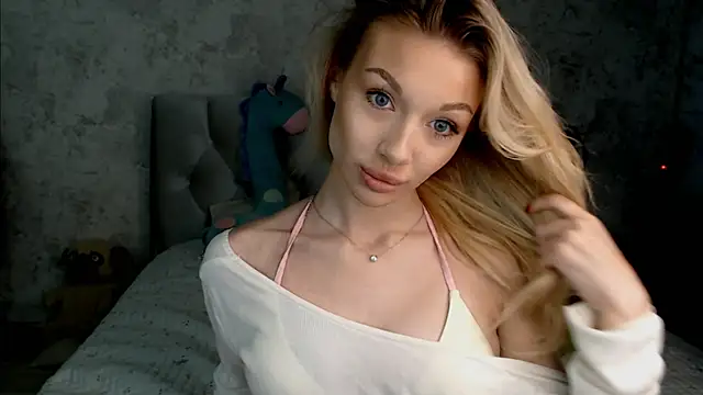 Snapshot of Ella_Milla chatting on 9, 7, 2026 Ella Milla online show from 9, 7, 2026