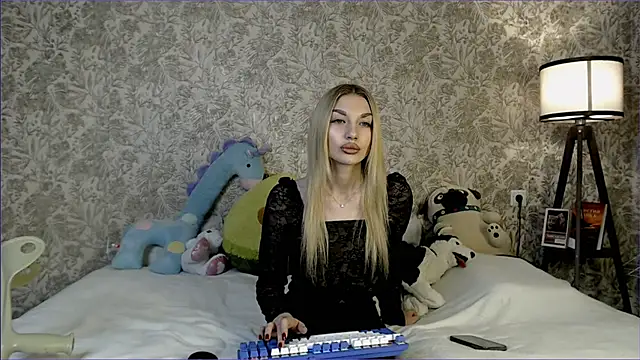 Ella Milla online show from 22, 10, 2025