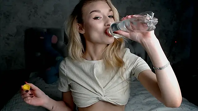 Ella Milla online show from 28, 4, 2026