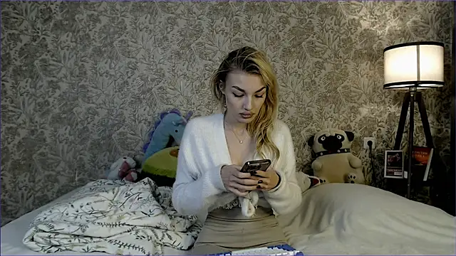 Ella Milla online show from 27, 9, 2025