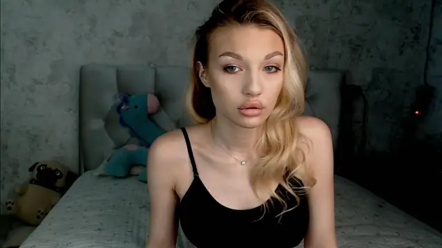 Snapshot of Ella_Milla chatting on 5, 7, 2026 Ella Milla online show from 5, 7, 2026