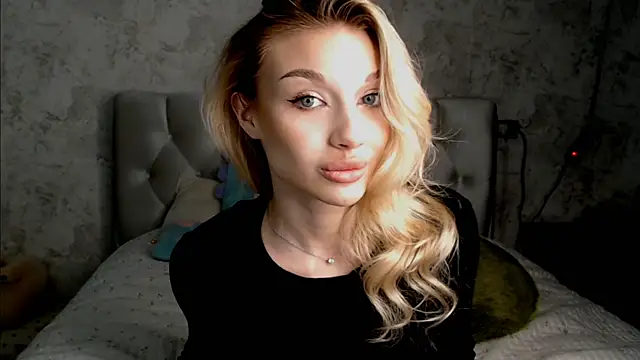 Snapshot of Ella_Milla chatting on 10, 6, 2026 Ella Milla online show from 10, 6, 2026