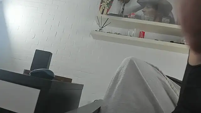 MendiPetite online show from 12, 2, 2026