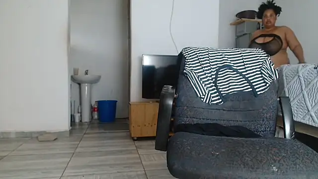 Hugetittiesxx2 online show from 22, 12, 2025