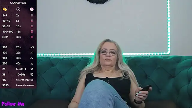 IvanaCharm online show from 9, 10, 2025