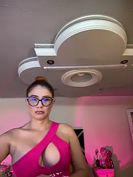 Snapshot of antonhella1 chatting on 28, 10, 2025 antonhella1 online show from 28, 10, 2025