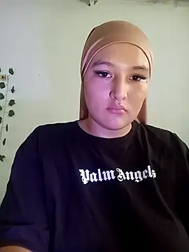 Celeste camila18 online show from 25, 10, 2025