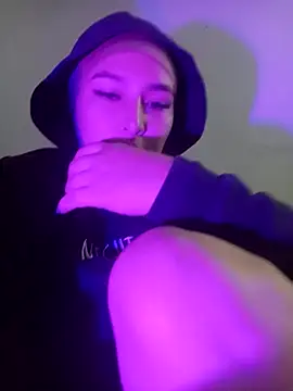 Celeste camila18 online show from 4, 4, 2026