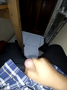 Snapshot of Whiper2024 chatting on 16, 9, 2025 Whiper2024 online show from 16, 9, 2025