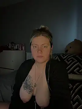 Snapshot of Blondiee3088 chatting on 6, 2, 2026 Blondiee3088 online show from 6, 2, 2026