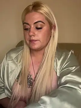 Snapshot of Blondiee3088 chatting on 12, 2, 2025 Blondiee3088 online show from 12, 2, 2025