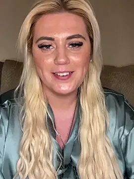 Snapshot of Blondiee3088 chatting on 8, 3, 2025 Blondiee3088 online show from 8, 3, 2025