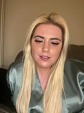 Snapshot of Blondiee3088 chatting on 28, 2, 2025 Blondiee3088 online show from 28, 2, 2025