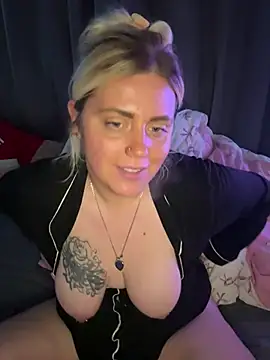 Snapshot of Blondiee3088 chatting on 12, 2, 2026 Blondiee3088 online show from 12, 2, 2026