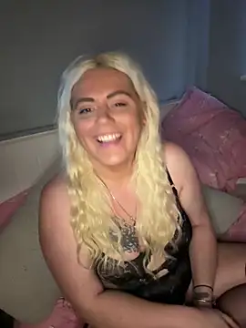 Snapshot of Blondiee3088 chatting on 10, 11, 2025 Blondiee3088 online show from 10, 11, 2025