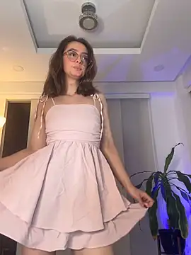 nicollefiorett online show from 16, 3, 2026