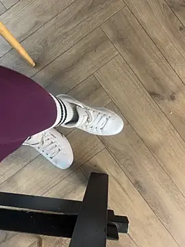 Snapshot of FeetVibe chatting on 4, 11, 2025 FeetVibe online show from 4, 11, 2025