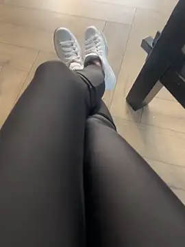 Snapshot of FeetVibe chatting on 5, 11, 2025 FeetVibe online show from 5, 11, 2025