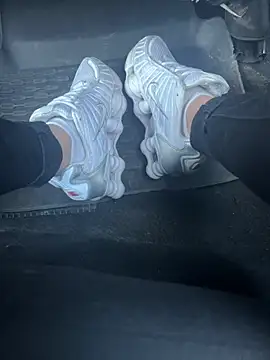 Snapshot of FeetVibe chatting on 8, 3, 2025 FeetVibe online show from 8, 3, 2025