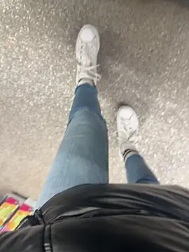 Snapshot of FeetVibe chatting on 20, 11, 2025 FeetVibe online show from 20, 11, 2025