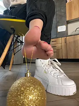 Snapshot of FeetVibe chatting on 21, 11, 2025 FeetVibe online show from 21, 11, 2025