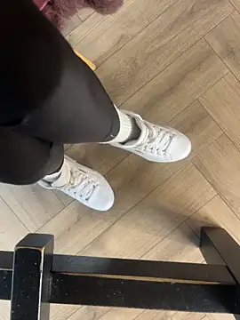 Snapshot of FeetVibe chatting on 6, 11, 2025 FeetVibe online show from 6, 11, 2025