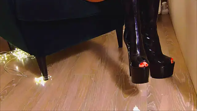 Snapshot of FeetVibe chatting on 8, 3, 2025 FeetVibe online show from 8, 3, 2025