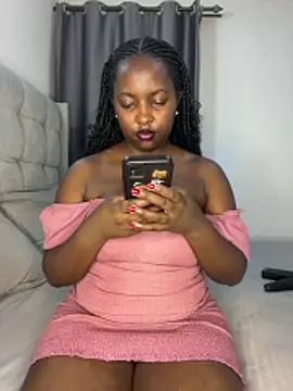 Snapshot of prettiepearl chatting on 12, 7, 2026 prettiepearl online show from 12, 7, 2026
