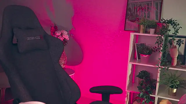 Snapshot of SerenaFerrera chatting on 10, 12, 2024 SerenaFerrera online show from 10, 12, 2024