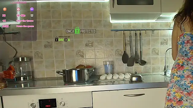 MilfeaN online show from 6, 11, 2025