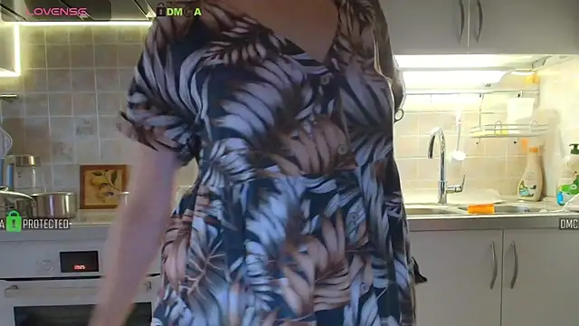 MilfeaN online show from 6, 10, 2025