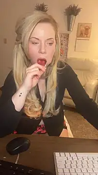 EllaSnow online show from 17, 1, 2025