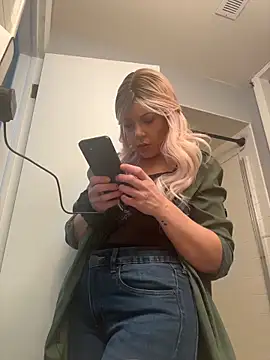 EllaSnow online show from 12, 4, 2026