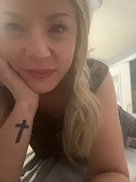 EllaSnow online show from 6, 4, 2026