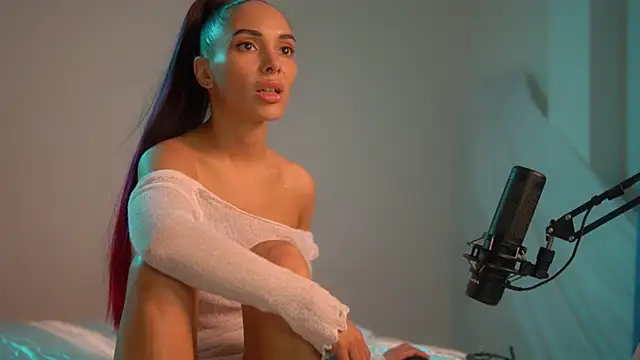 Mila May  online show from 21, 9, 2025