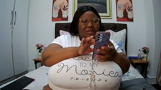 Snapshot of DAIRYBELLELIZxx chatting on 3, 7, 2026 DAIRYBELLELIZxx online show from 3, 7, 2026