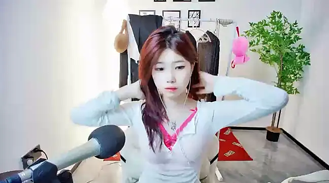 Snapshot of YYBAOBEI chatting on 27, 12, 2024 YYBAOBEI online show from 27, 12, 2024